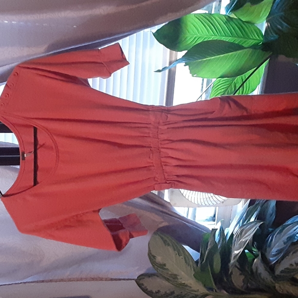 Poof! Dresses & Skirts - Poof size small lite orange midi dress with front pockets